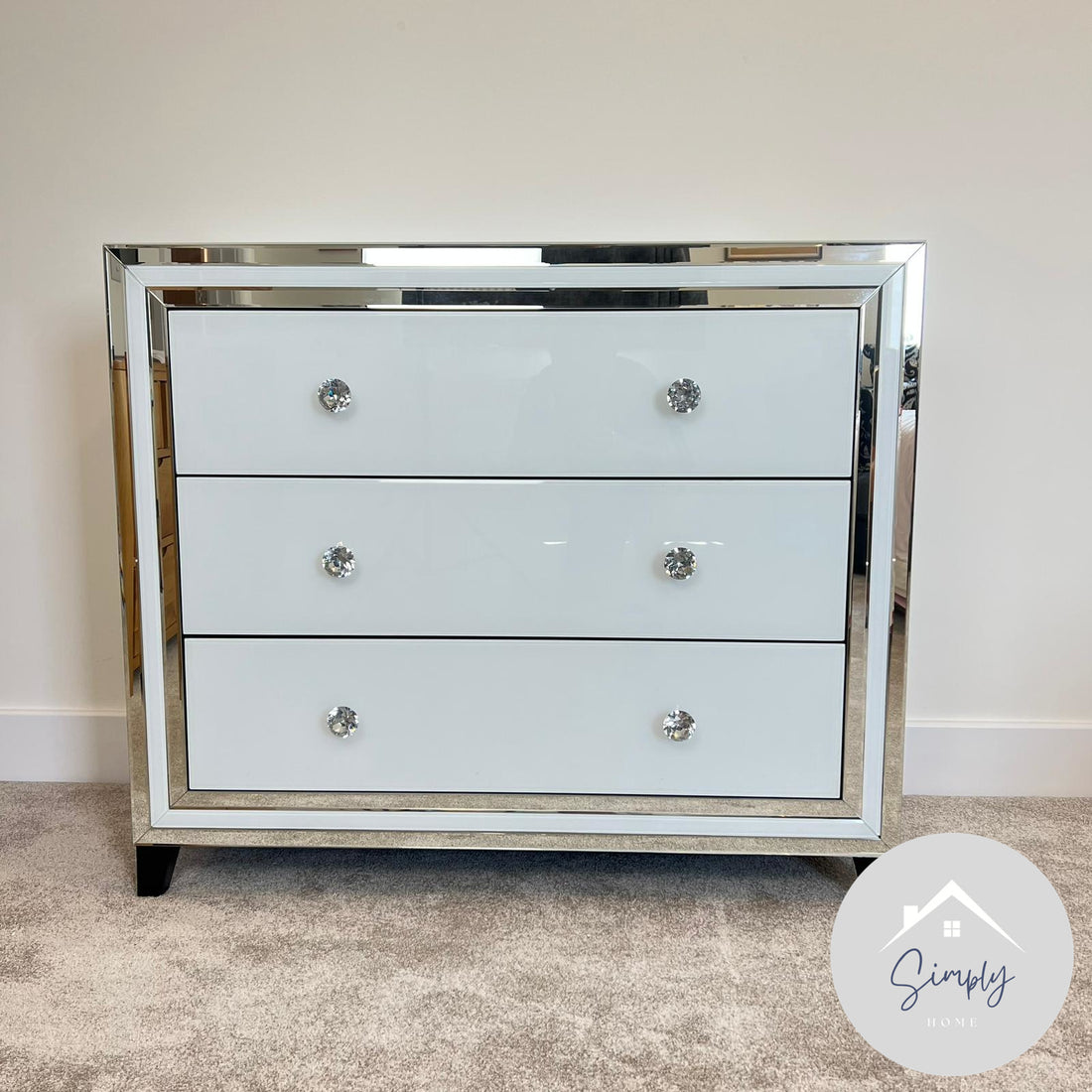 The Allure of White Mirrored Chest Drawers: Why They're the Perfect Furniture Piece